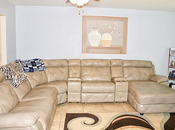 3rd image of 3333 Fannin Ave