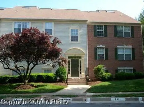 12109 Greenway Ct APT 202, Fairfax, VA 22033