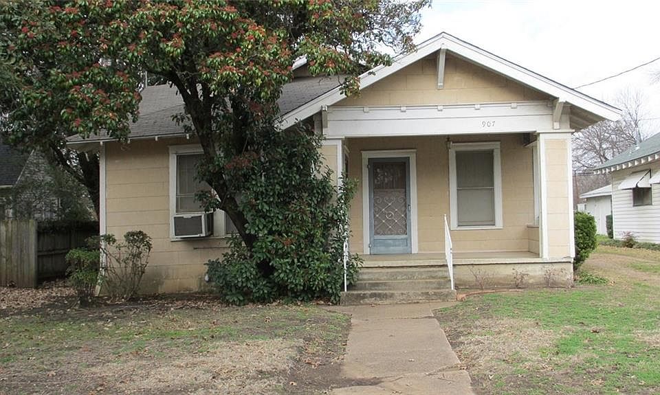 1st image of 907 Park Dr