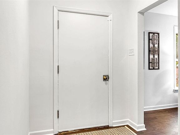 3rd image of 8417 Stanford Ave