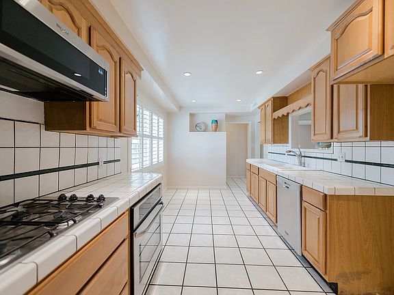 4th image of 427 Marygrove Rd