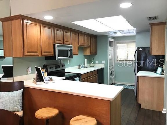 3rd image of 221 Holt Ave APT 5