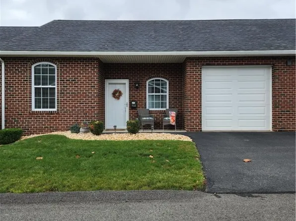 904 Valentina Ln, New Kensington, PA 15068