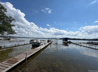 561 E Walled Lake Dr, Walled Lake, MI 48390