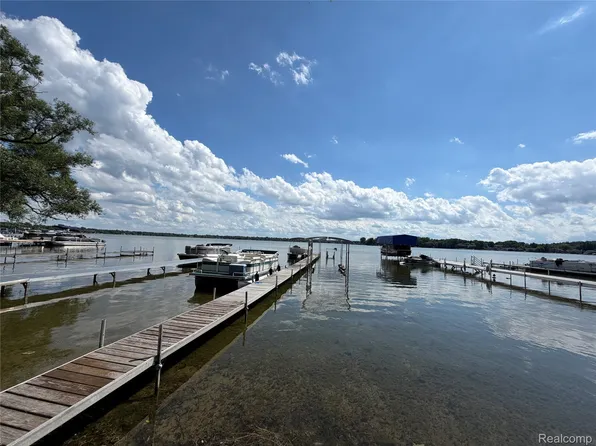 561 E Walled Lake Dr, Walled Lake, MI 48390