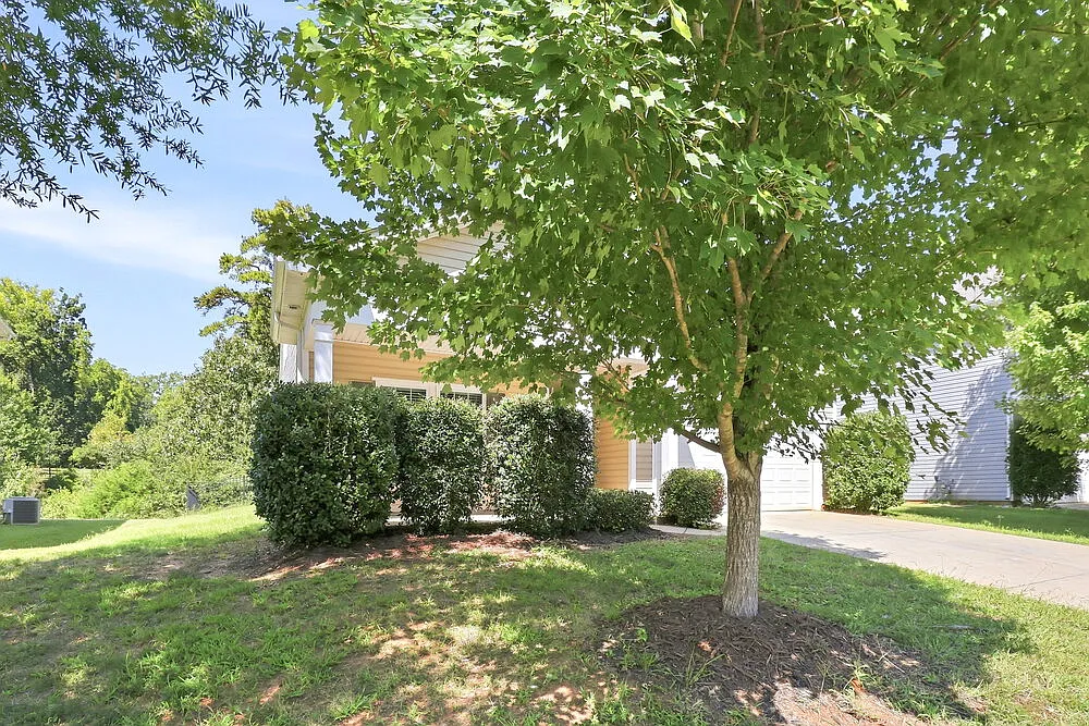 4 bed, 3.0 bath, 1988 sqft, $2,350 — Photo 4