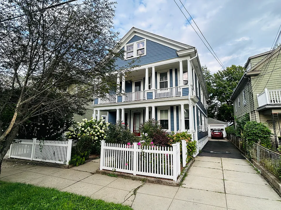 39-41 Pinehurst Ave #2