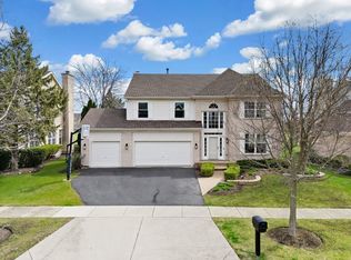 1353 Maidstone Dr, Vernon Hills, IL 60061