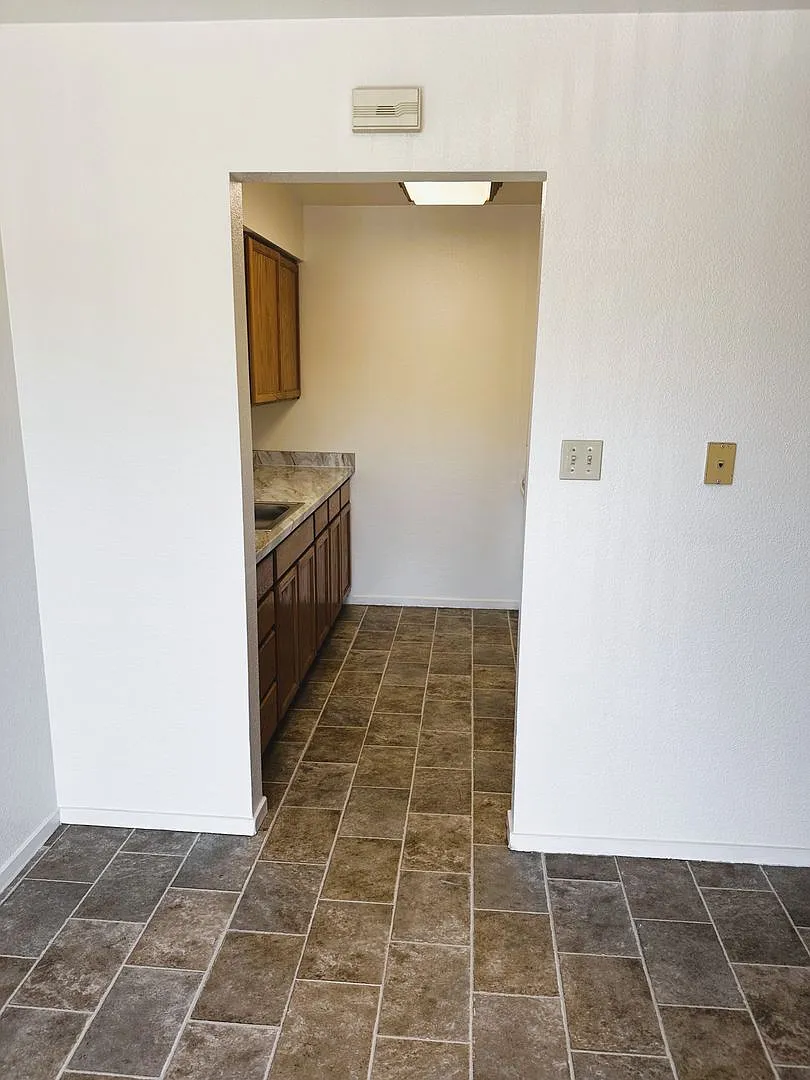 1746 Kidder Ave — Photo 4