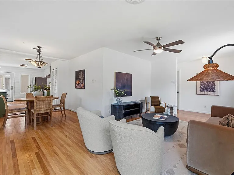 900 Stark St — Photo 5