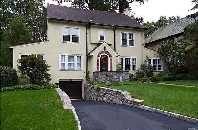 1st image of 135 Douglas Pl