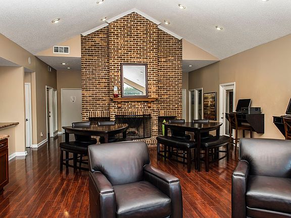3rd image of 8401 Habersham Pointe Cir #0911
