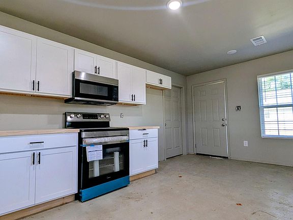 4th image of 102 S Bernis St