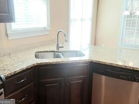 4th image of 1070 Camden Park Dr