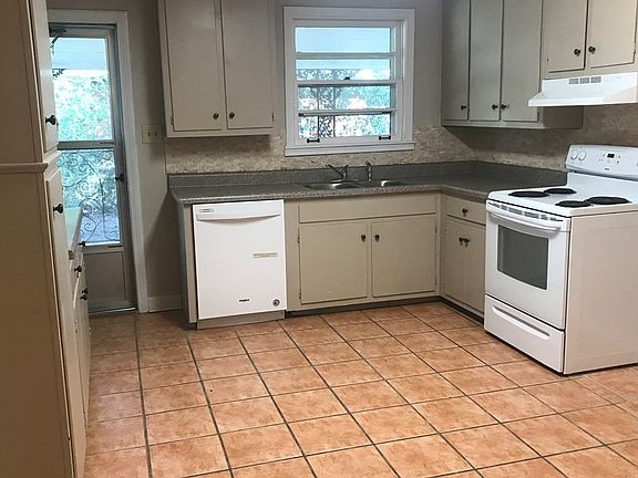 3rd image of 707 N Roselawn Dr