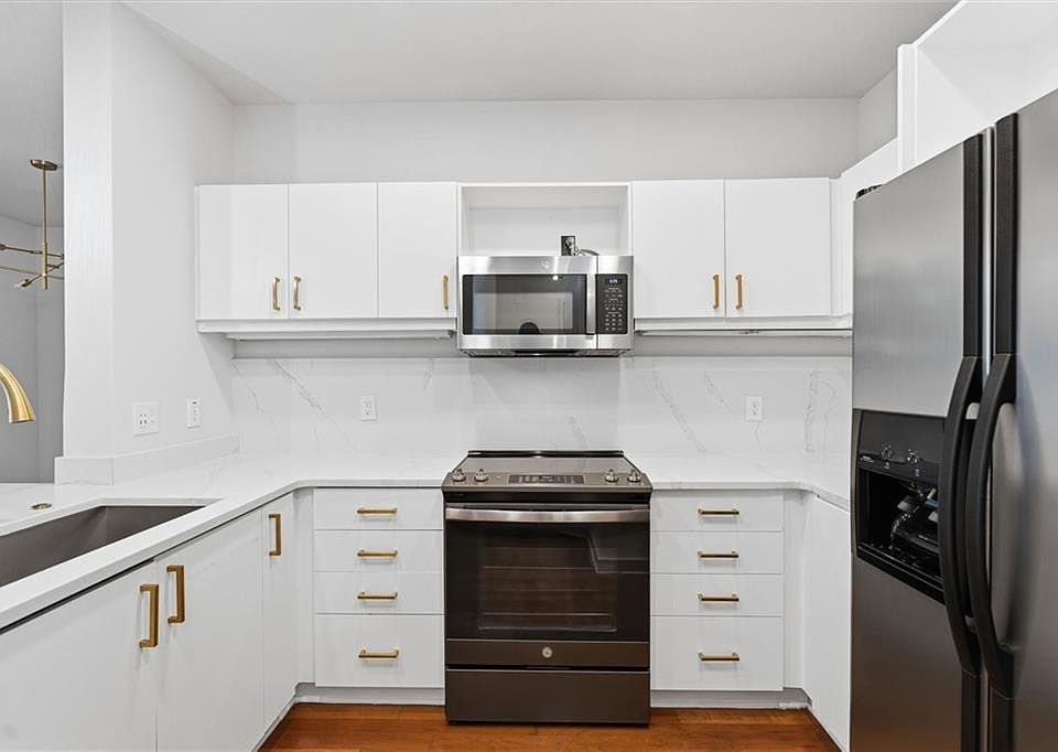 1st image of 390 17th St NW Unit 4052