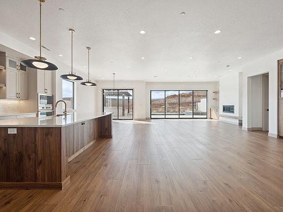 3rd image of 1409 N Puesta Del Sol Ln