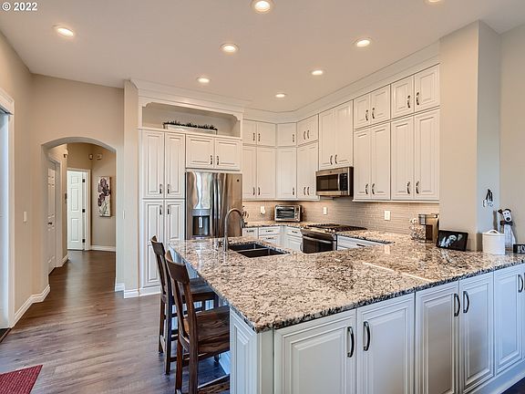 3rd image of 6190 NE Rosebay Dr