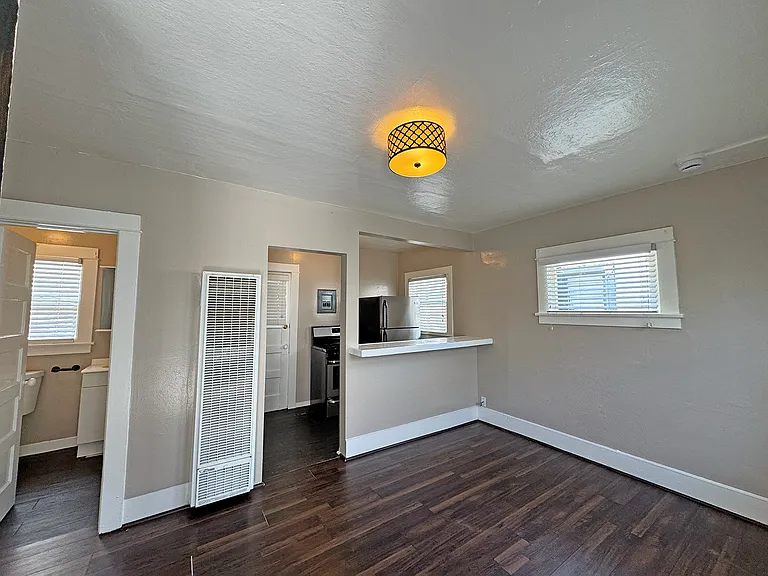 1048 Coronado Ave #G — Photo 5