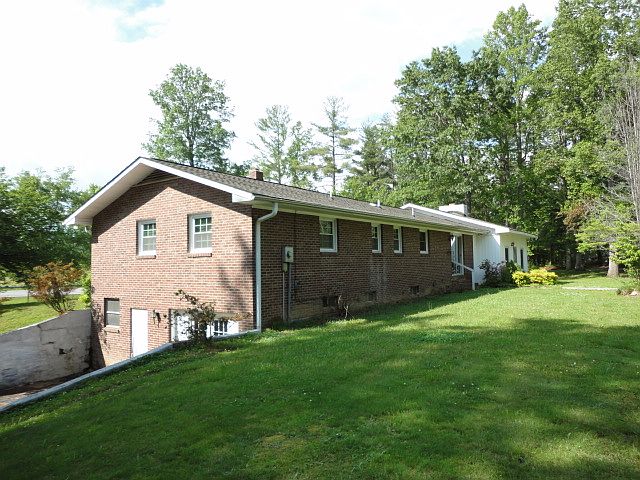 2nd image of 4070 Sugarloaf Rd