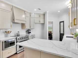 15415 Skyhawk Ln, Beach City, TX 77523