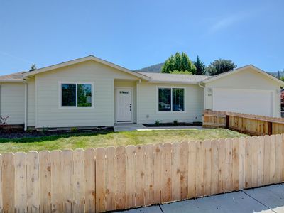 1637 Carnahan Dr, Grants Pass, OR, 97527