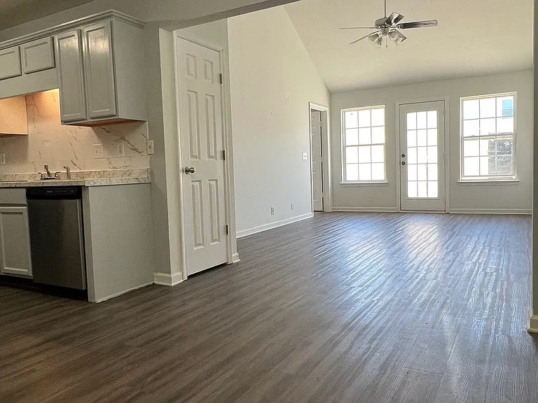 3715 Red Willow Ct — Photo 3
