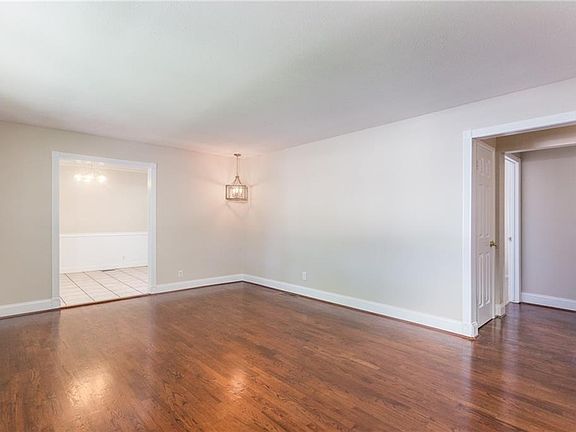 2nd image of 1115 Lendel Ln