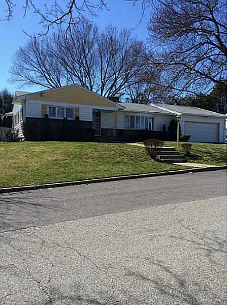 1st image of 5 Briarwood Dr