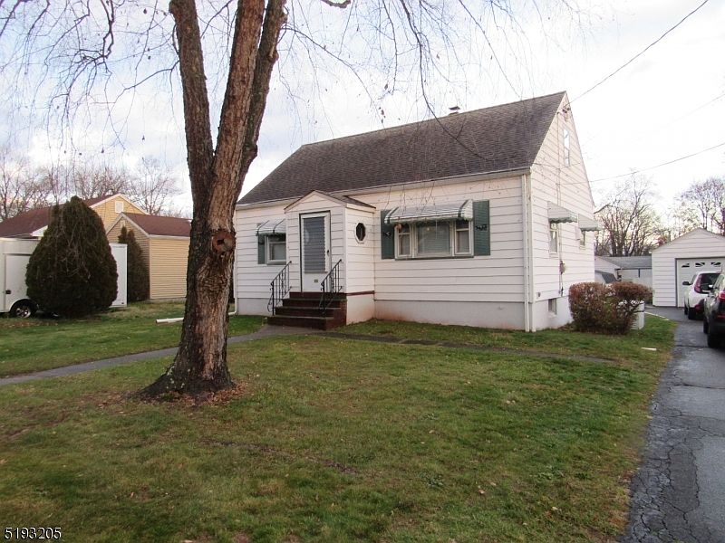 2nd image of 22 Evagrod St