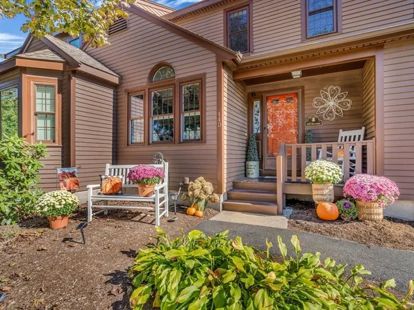 14 Hawthorne Vlg APT D, Franklin, MA 02038