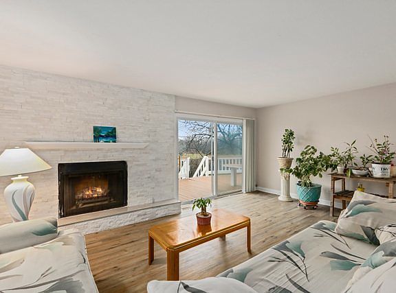 3rd image of 1821 Downey Ct