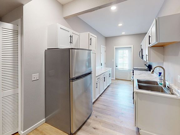 2nd image of 5931 Maple Ave