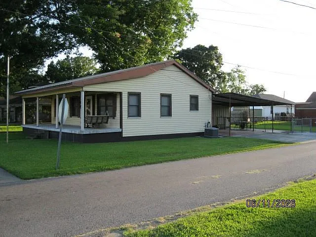 900 Central Ave — Photo 2