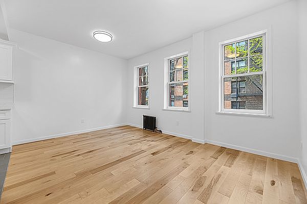 1st image of 359 Bleecker St #1