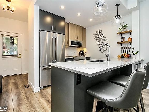 2nd image of 661 Johnston Park Ave #2