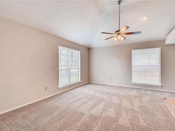 3rd image of 4014 Knights Bridge Dr