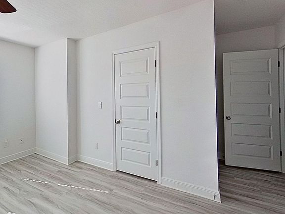 5th image of 45 Sparrow Ave