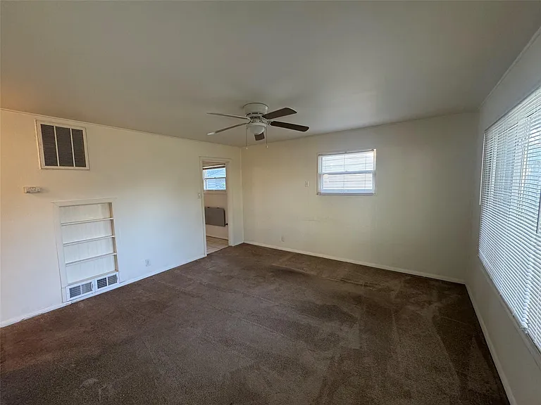 1561 E Meyers Ave — Photo 2