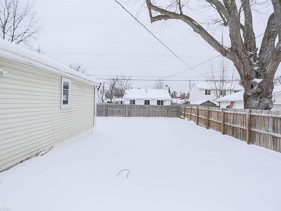 4th image of 223 Fairgrove St