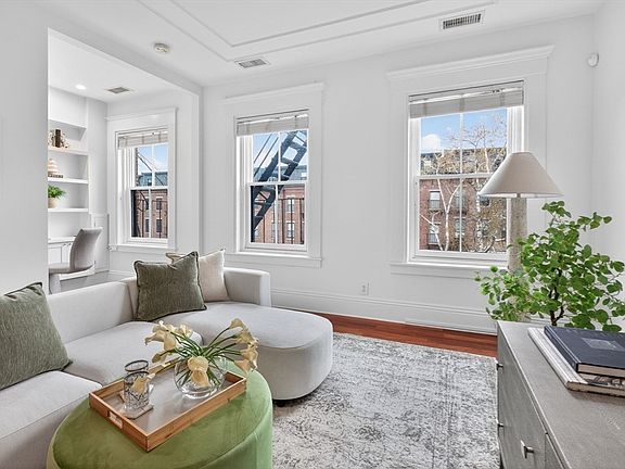 4th image of 65 Rutland St #Penthouse 3