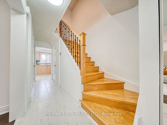3rd image of 25 Barrington Cres