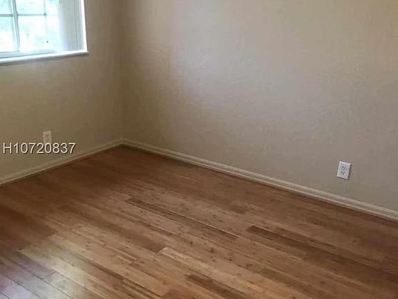 4th image of 4061 NW 91st Ter