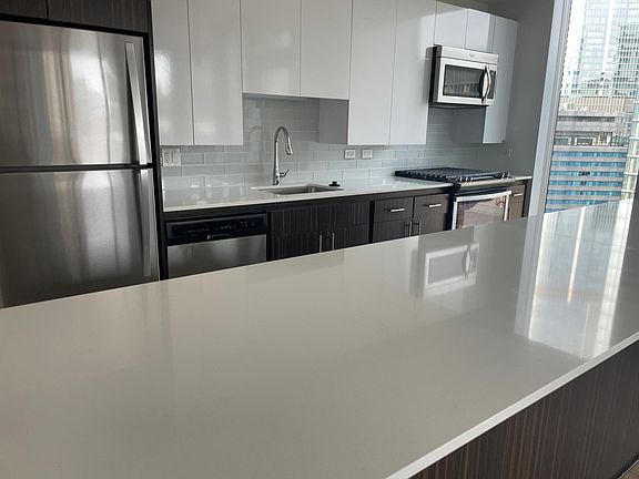 4th image of 211 N Stetson Ave #1