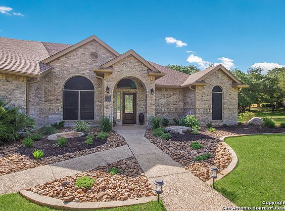 4th image of 8639 Fairway Green Dr