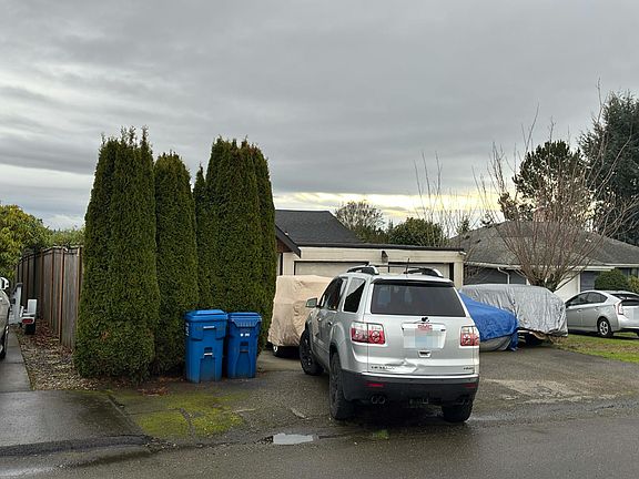 3rd image of 4121 SW 109th St