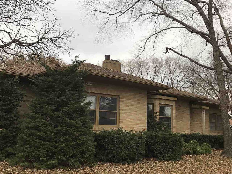 2nd image of 721 W 6th St