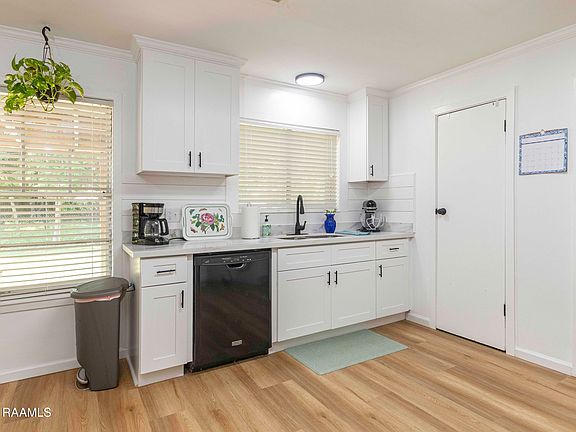3rd image of 104 William Dr