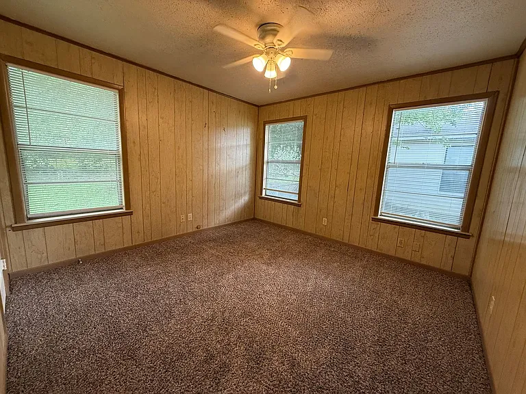 503 E Dean Ave — Photo 7