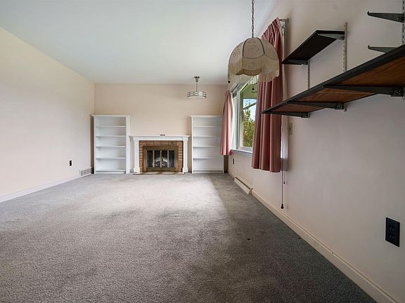 5th image of 624 Abercrombie Rd